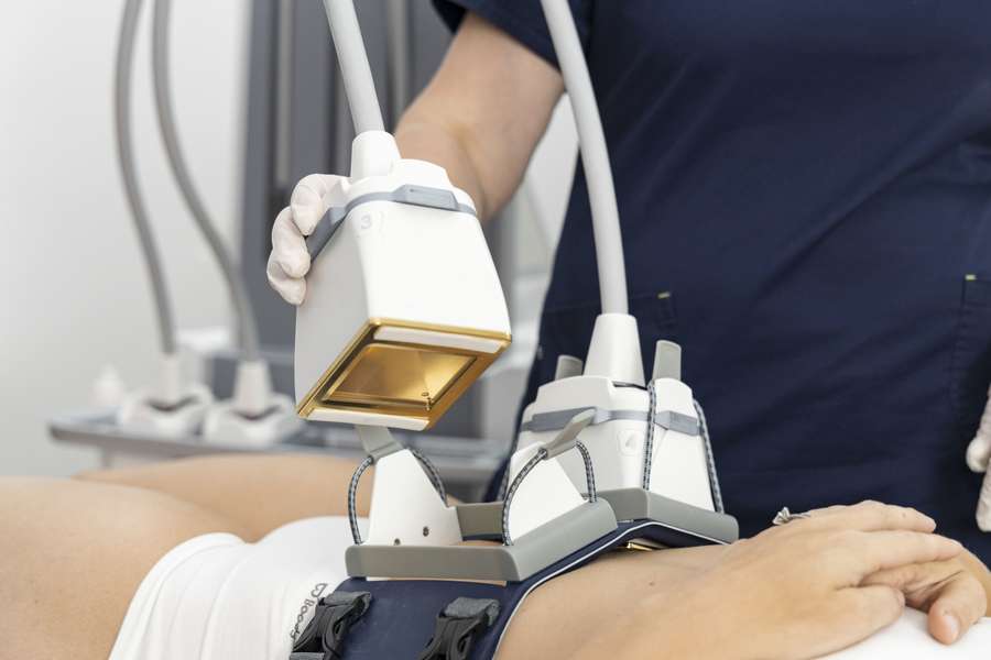 Venus Bliss MAX diode-laser applicators in position on a client